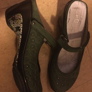 J-41 Adventure on Mary Jane mules